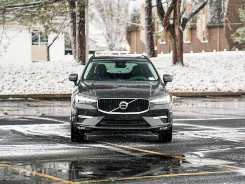 Used 2022 Volvo XC60 B5 Momentum w/ Advanced Package image 2