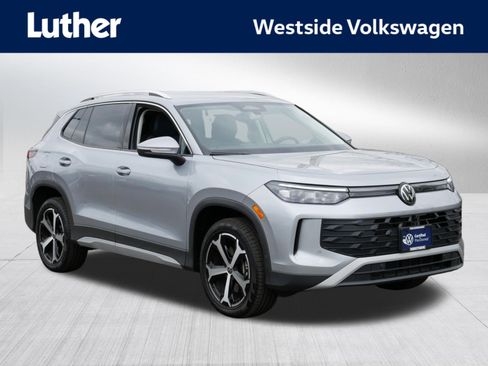Certified 2025 Volkswagen Tiguan SE AWD/4WD image 1