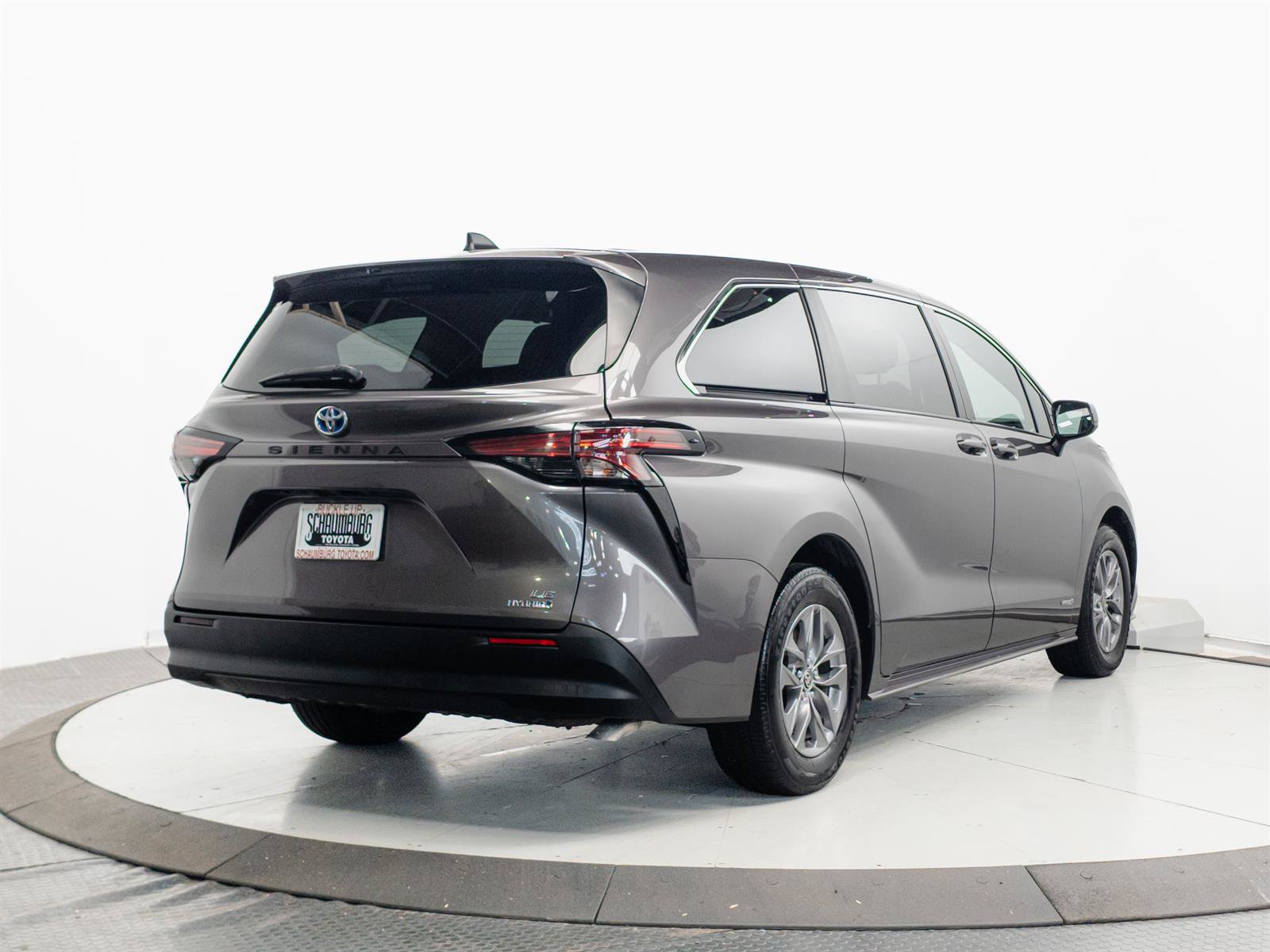 Certified 2021 Toyota Sienna LE FWD image 14