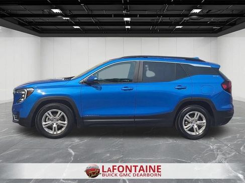 Used 2024 GMC Terrain SLE w/ Driver Convenience Package FWD image 2