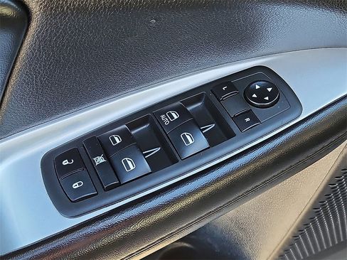 Used 2020 Dodge Journey SE w/ SE Popular Equipment Group image 19