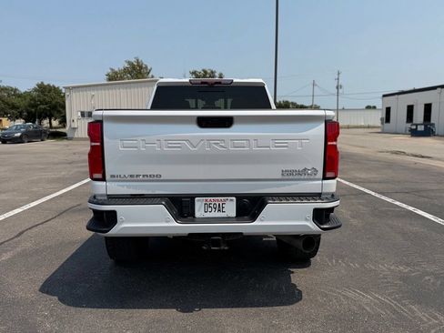 Used 2024 Chevrolet Silverado 2500 High Country w/ High Country Premium Package AWD/4WD image 4