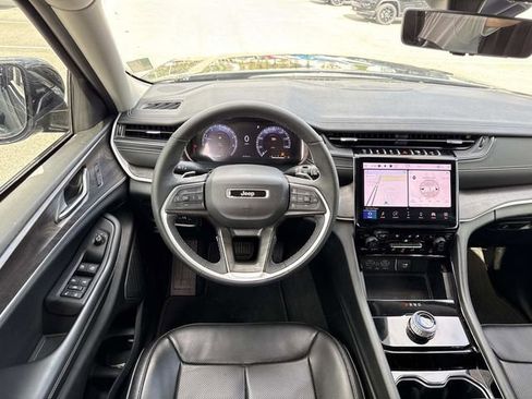 Used 2023 Jeep Grand Cherokee L Limited w/ Luxury Tech Group II RWD image 15