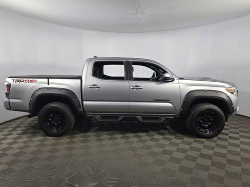 Used 2017 Toyota Tacoma TRD Sport image 10
