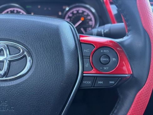 Used 2019 Toyota Camry SE image 18