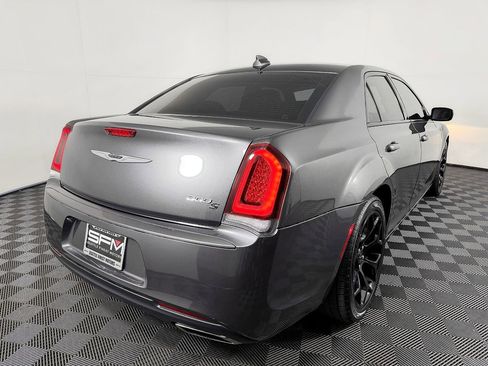 Used 2017 Chrysler 300 S RWD image 9