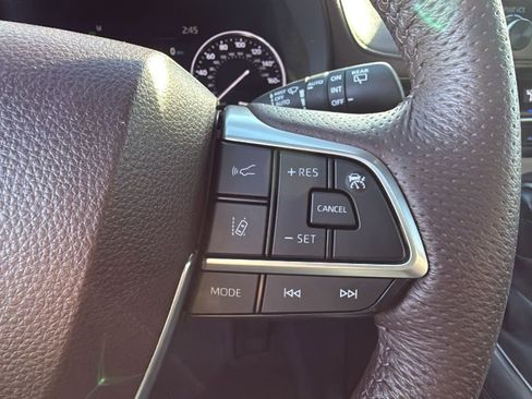 Certified 2024 Toyota Sienna Platinum image 25