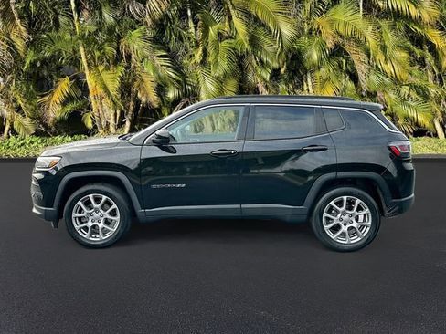 Used 2022 Jeep Compass Latitude w/ Sun and Sound Group image 8