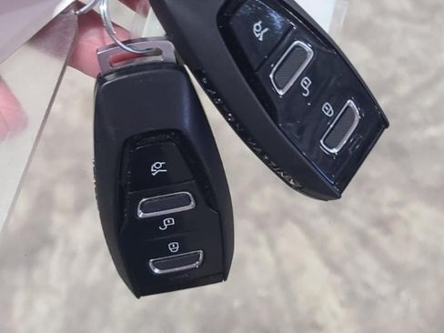 Used 2022 Aston Martin DBX AWD/4WD image 7