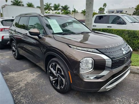 Used 2022 Mitsubishi Outlander SEL image 2