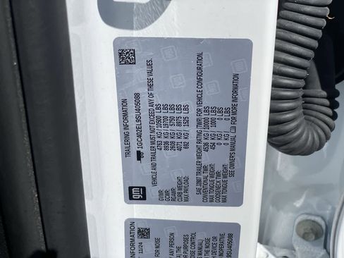Used 2025 Chevrolet Silverado EV RST AWD/4WD image 28