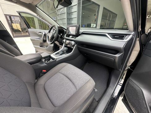 Used 2020 Toyota RAV4 XLE w/ Convenience Package FWD image 15