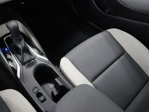 Used 2025 Toyota Corolla LE FWD image 16