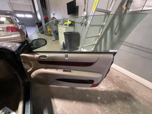 Used 2002 Chrysler Sebring LXi image 26