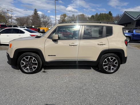 Used 2016 Jeep Renegade Latitude w/ Safety & Security Group FWD image 2