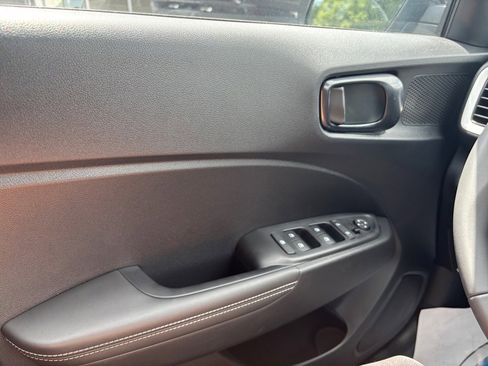 Certified 2025 Hyundai Venue Limited image 32