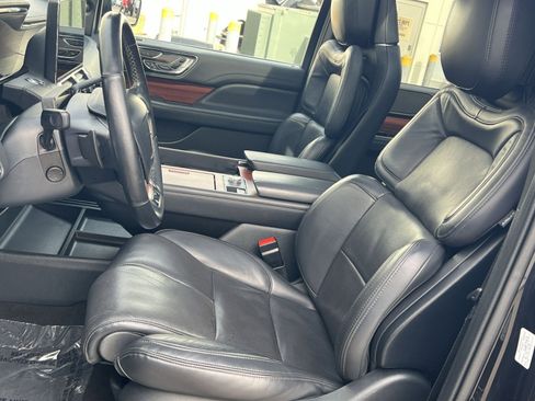 Used 2023 Lincoln Navigator Reserve image 13