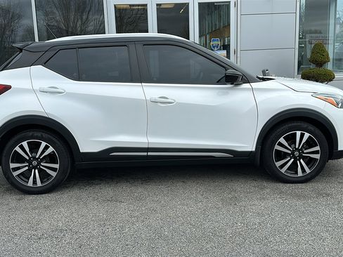 Used 2018 Nissan Kicks SR w/ Premium Package image 28