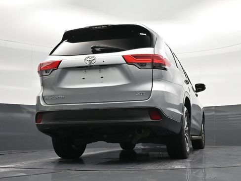 Used 2019 Toyota Highlander XLE FWD image 26