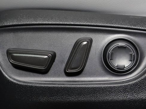 Used 2023 Toyota Sienna XLE image 28