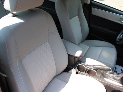 Used 2015 Toyota Corolla LE FWD image 22