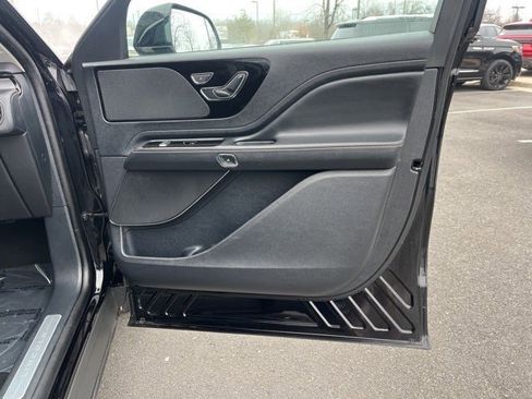 Used 2025 Lincoln Aviator AWD image 27