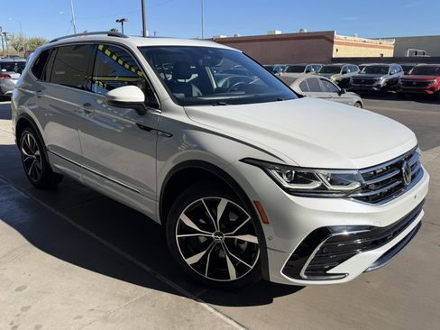Used 2022 Volkswagen Tiguan SEL R-Line image 6