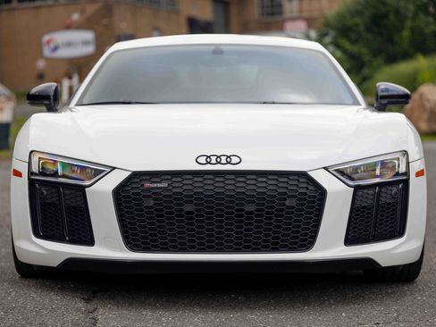 Used 2018 Audi R8 V10 RWD image 2