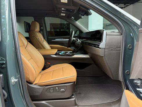 Used 2025 Cadillac Escalade Premium Luxury w/ Touring Package AWD/4WD image 33