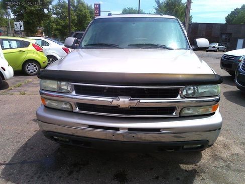 Used 2004 Chevrolet Tahoe LT w/ LT Preferred Equipment Group AWD/4WD image 3