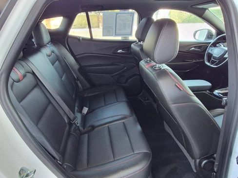 Used 2024 Chevrolet Trax RS w/ Sunroof Package FWD image 7