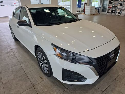 Used 2024 Nissan Altima 2.5 SV FWD image 5