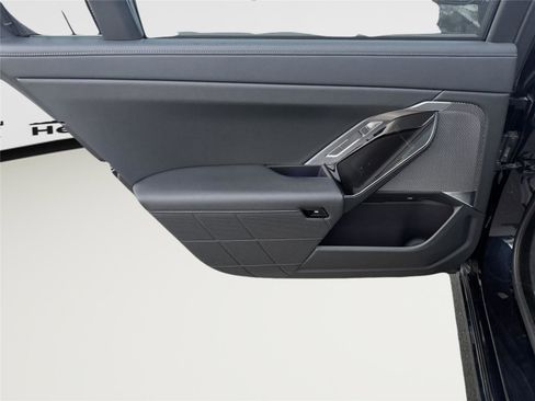 Used 2025 BMW 740i xDrive AWD/4WD image 21