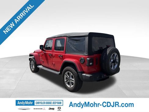 Used 2018 Jeep Wrangler Unlimited Sahara AWD/4WD image 5