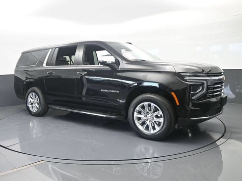 Used 2026 Chevrolet Suburban Premier AWD/4WD image 8