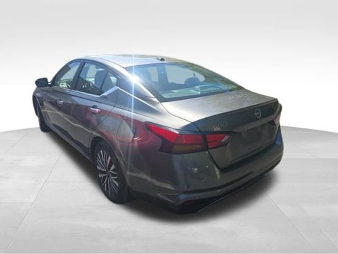 Used 2025 Nissan Altima 2.5 SV FWD image 3