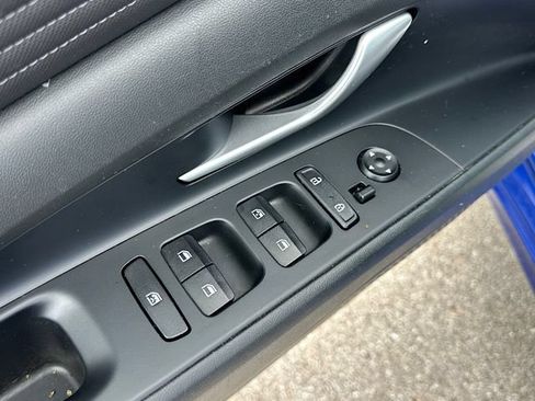 Used 2023 Hyundai Elantra SEL w/ Convenience Package FWD image 16