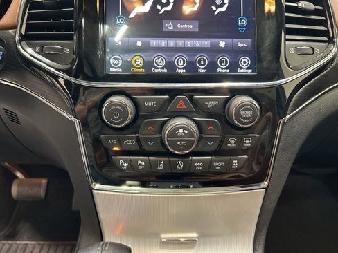 Used 2020 Jeep Grand Cherokee Summit w/ Platinum Series Group AWD/4WD image 23