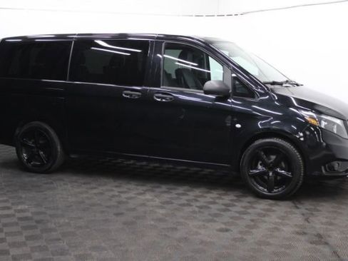 Used 2019 Mercedes-Benz Metris Passenger image 3