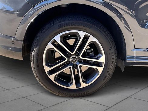 Used 2025 Audi Q5 Premium w/ Convenience Package image 10