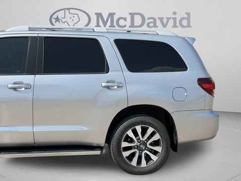 Used 2020 Toyota Sequoia Limited w/ Safety & Convenience Package AWD/4WD image 33