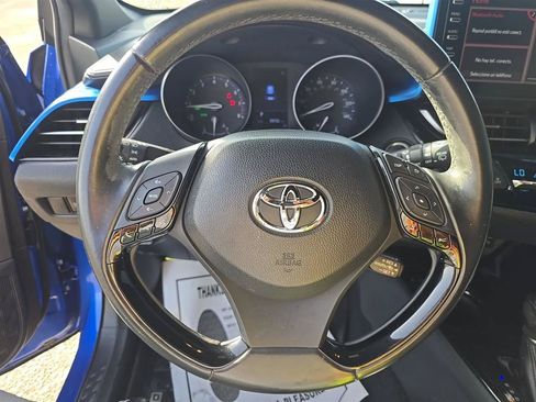 Used 2019 Toyota C-HR XLE FWD image 16