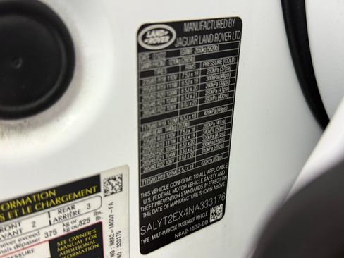 Used 2022 Land Rover Range Rover Velar R-Dynamic S image 19