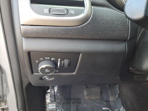 Used 2018 Jeep Grand Cherokee Altitude image 27