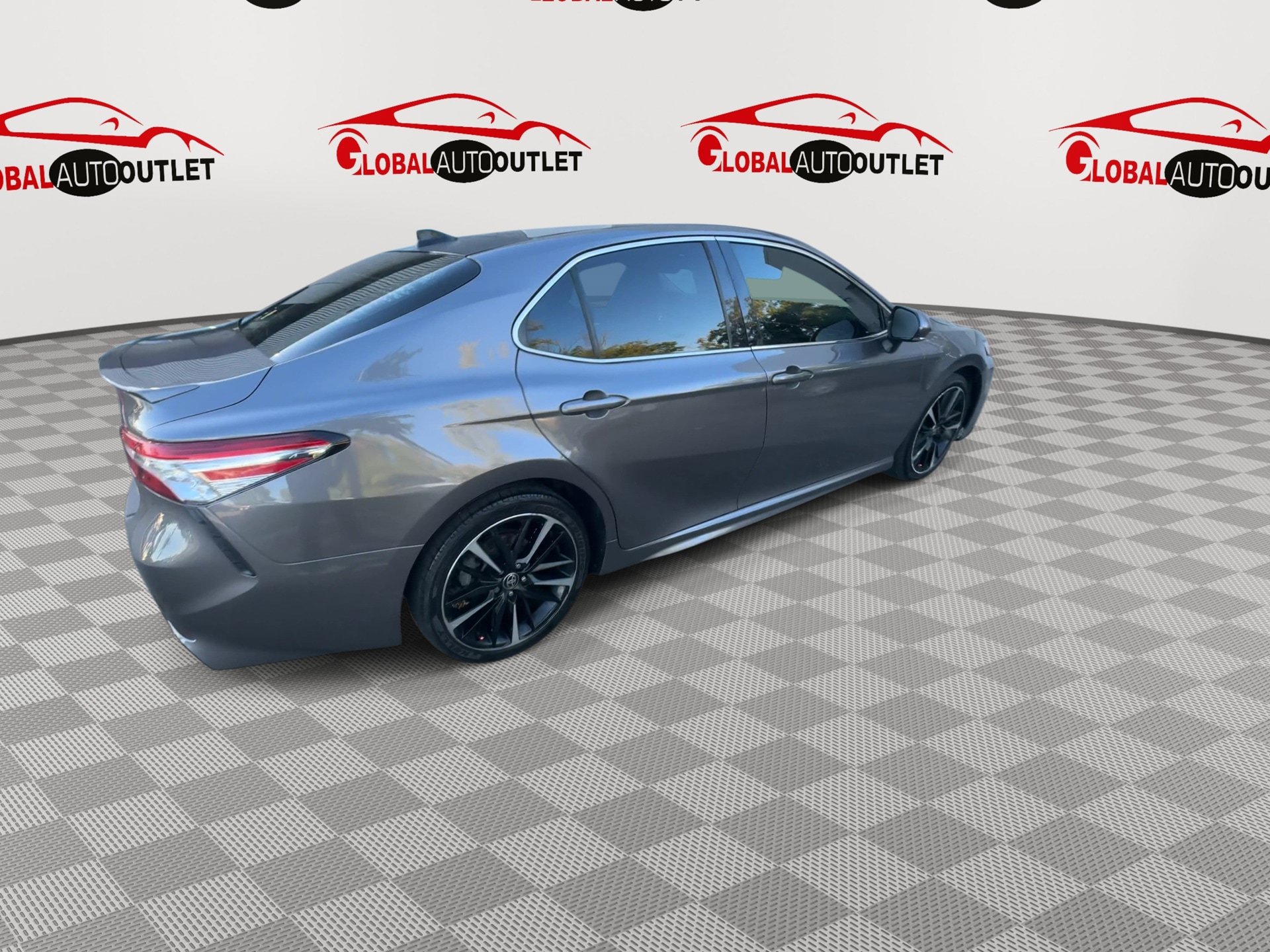 Used 2020 Toyota Camry XSE FWD image 8