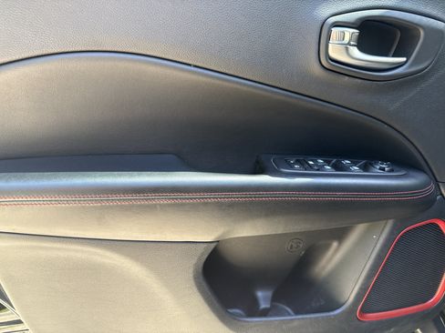 Used 2018 Jeep Compass Trailhawk w/ Leather Interior Group AWD/4WD image 10