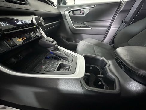 Used 2022 Toyota RAV4 XLE image 28