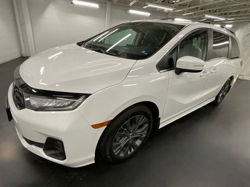 Certified 2025 Honda Odyssey Touring image 1