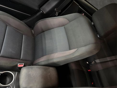 Used 2018 Toyota Corolla LE FWD image 16