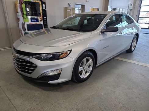 Used 2021 Chevrolet Malibu LS image 2